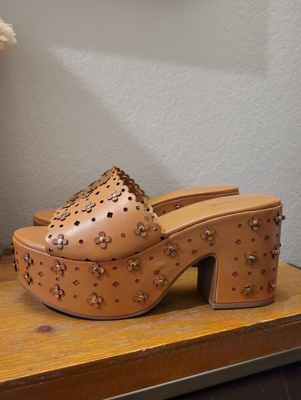 Larroude Brown Floral Laser-Cut Studded Platform Slide Heels, Sz10 - Picture 4 of 15